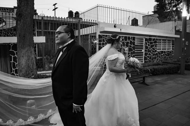 Novios de espaldas
