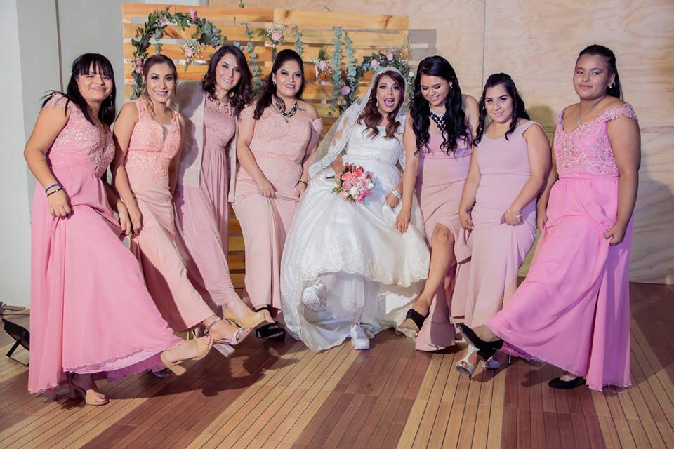 Novia y damas