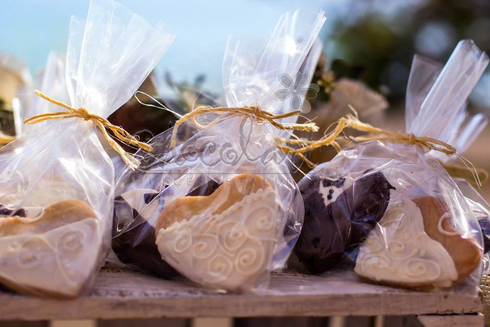 Bride & groom cake pops