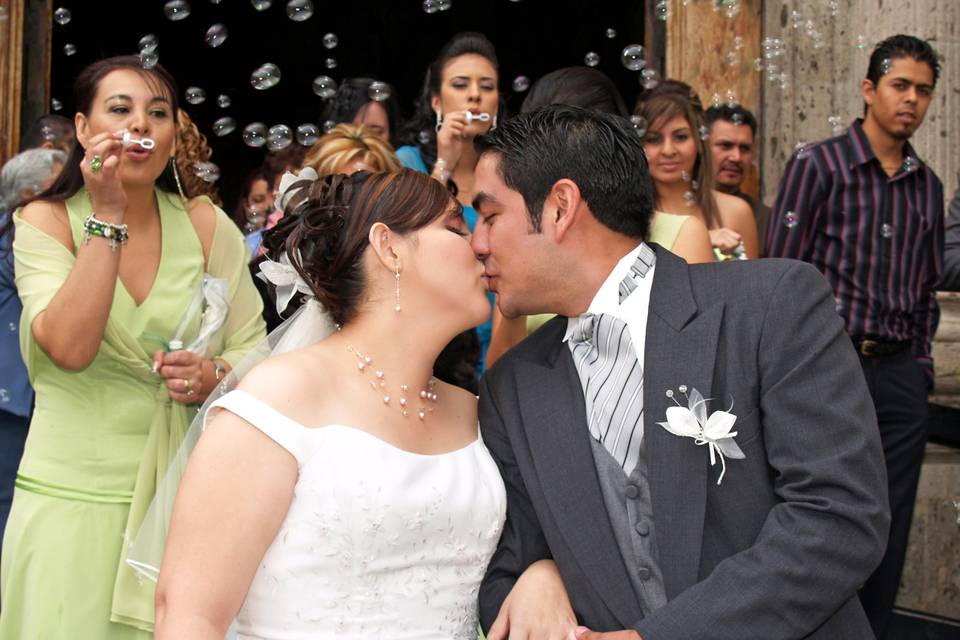 Beso novios