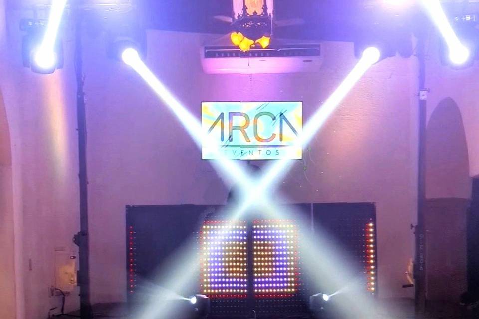 Cabina de DJ con luces