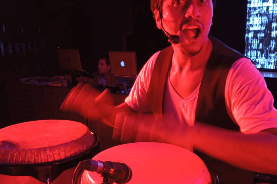 Tocando tambores