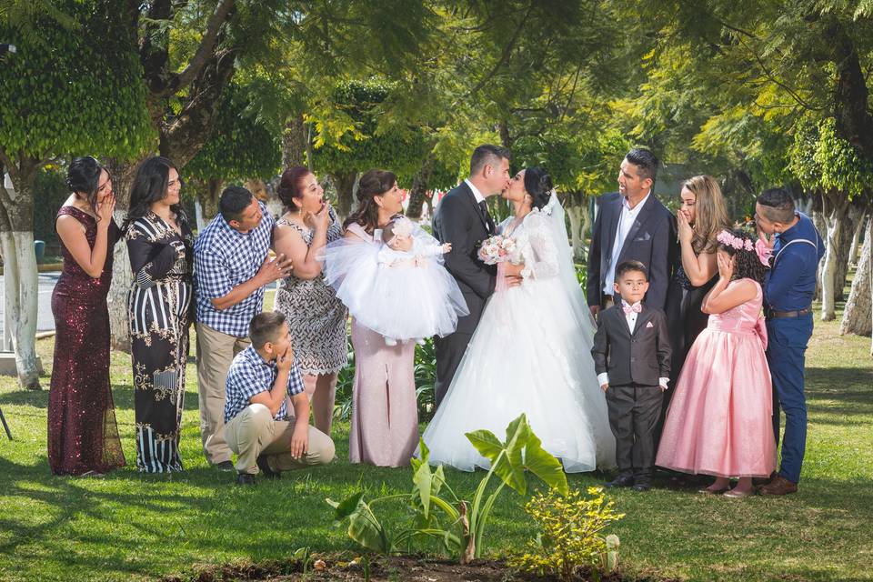 El beso en familia