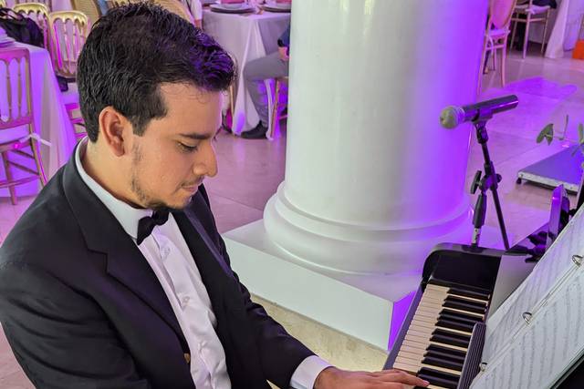 Piano - Banquete