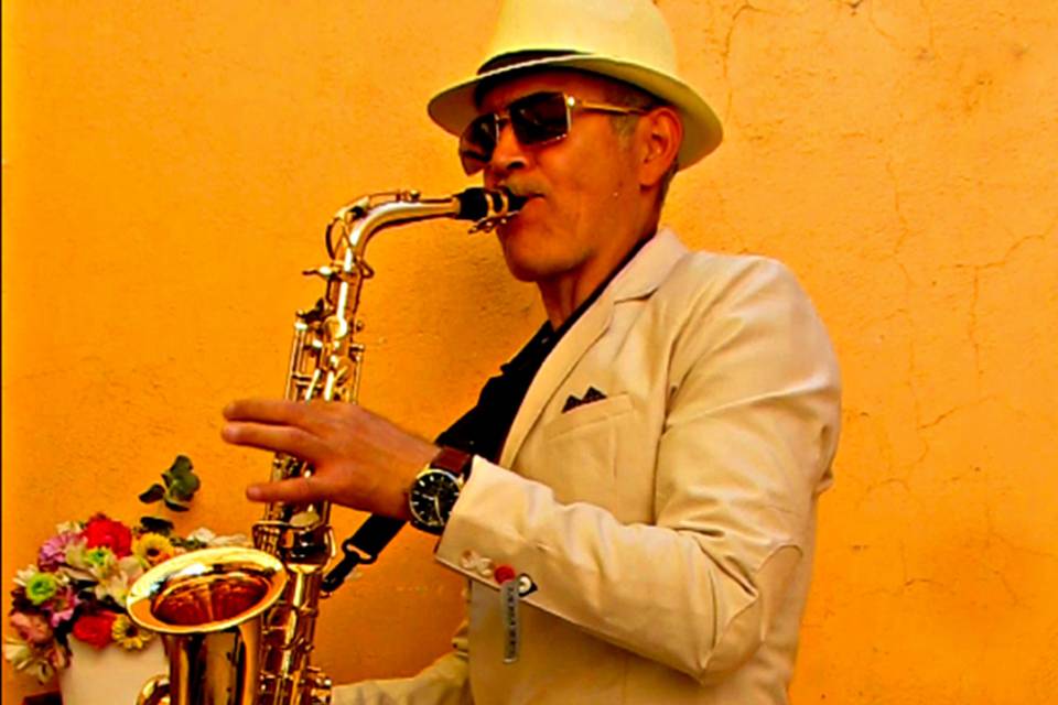 Aristos saxofonista cantor