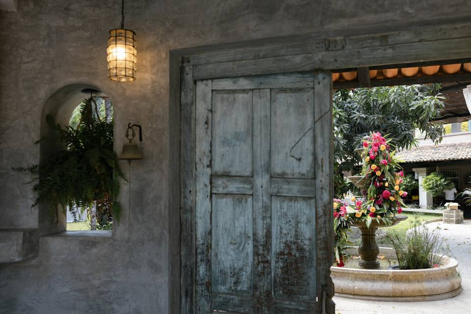 Entrada con flores