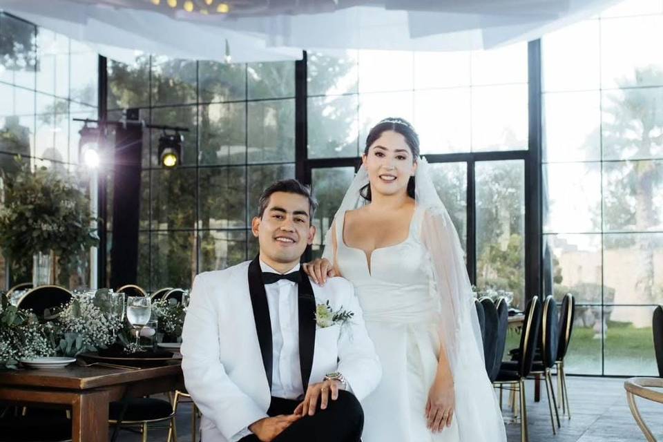 NOVIOS FELICES