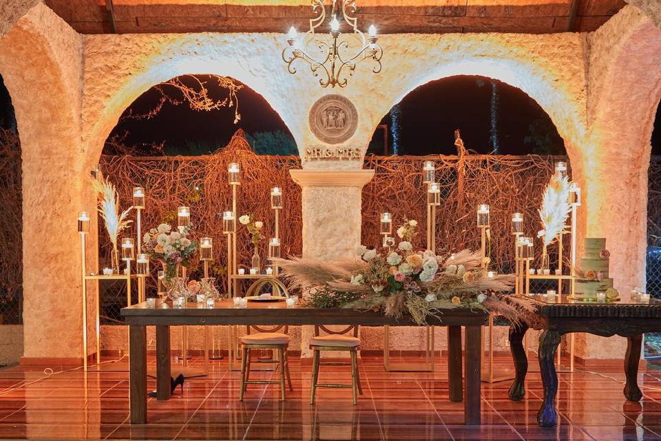 Decoración en mesa de novios