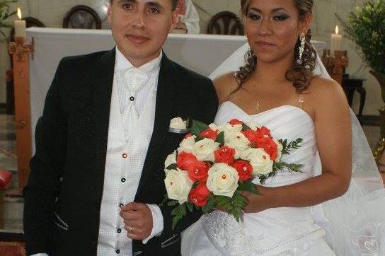 Novios felices