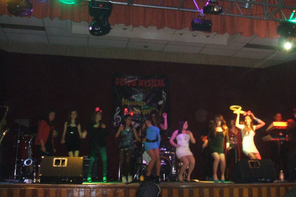 Show chicas cantando