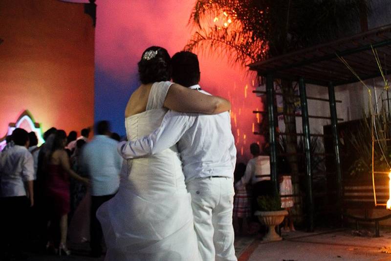 Novios y fuegos artificiales