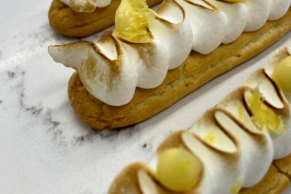 Eclair de limón