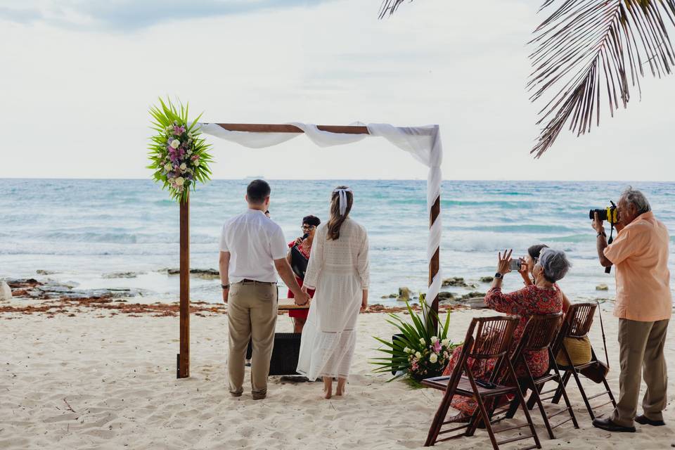 Boda pequeña en la playa