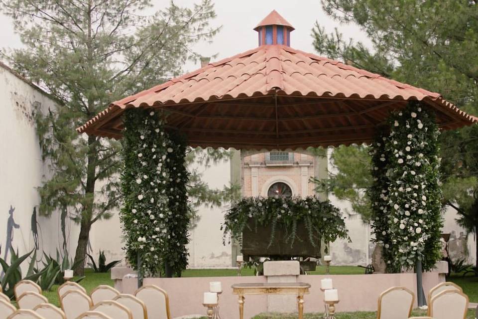 Boda civil en jardín