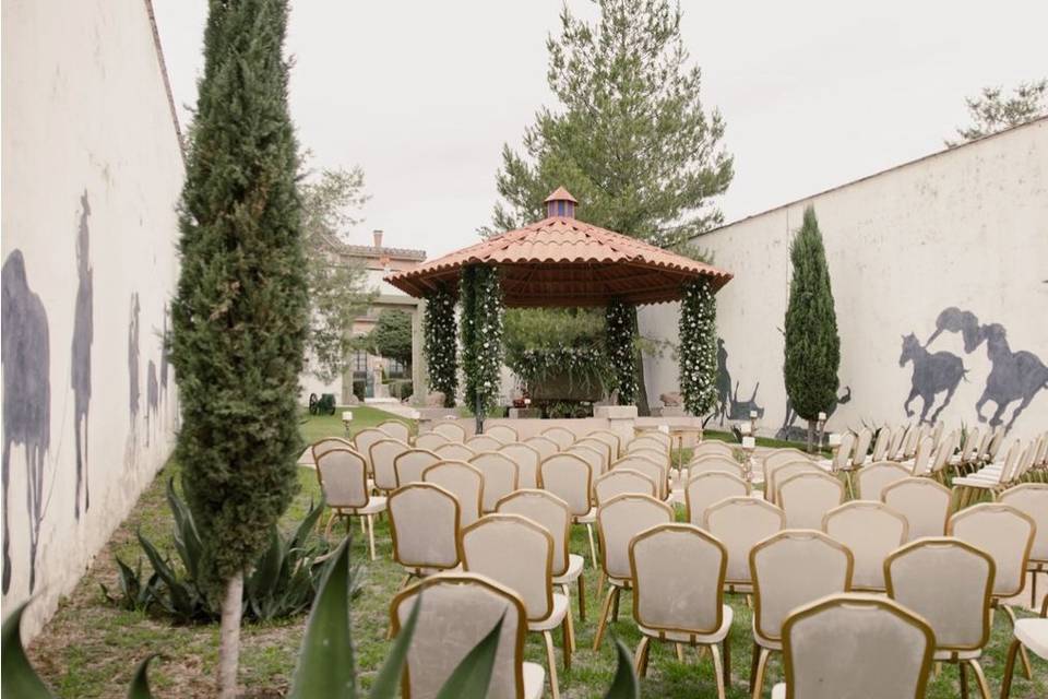 Boda civil en jardín