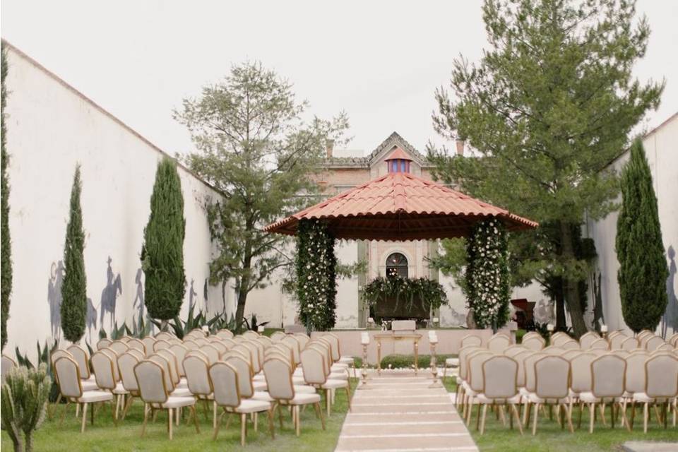 Boda civil en jardín