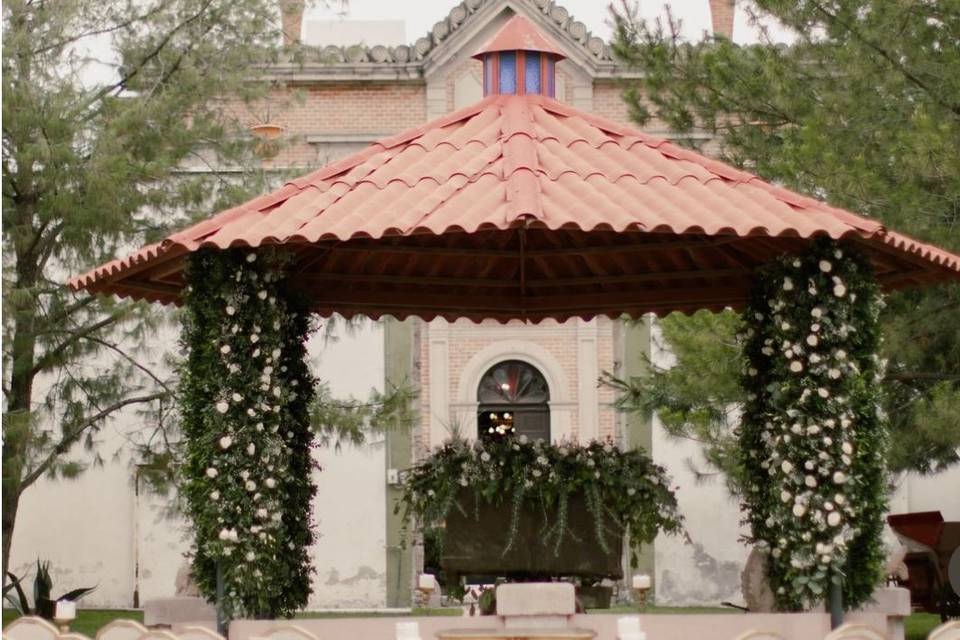 Boda civil en jardín