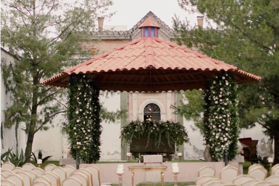 Boda civil en jardín