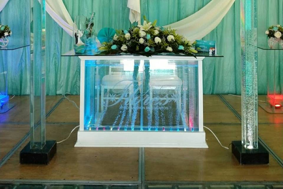 Mesa de cristal con agua