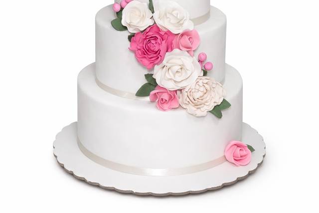 Pastel con cascada de rosas