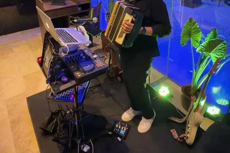 Formato DJ con instrumentos