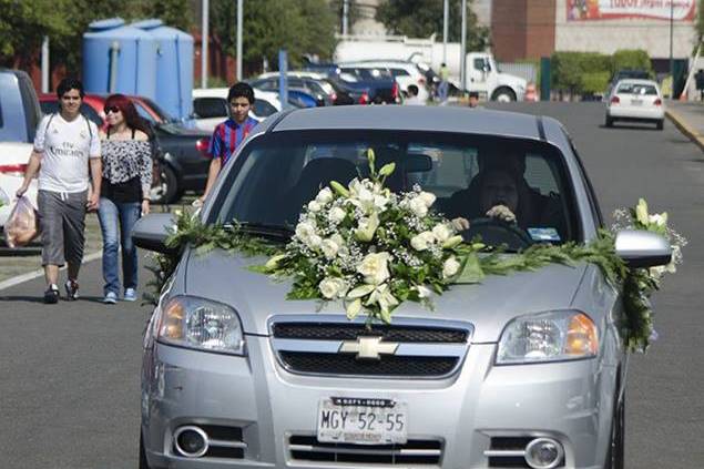 Arreglo auto boda Ashadey