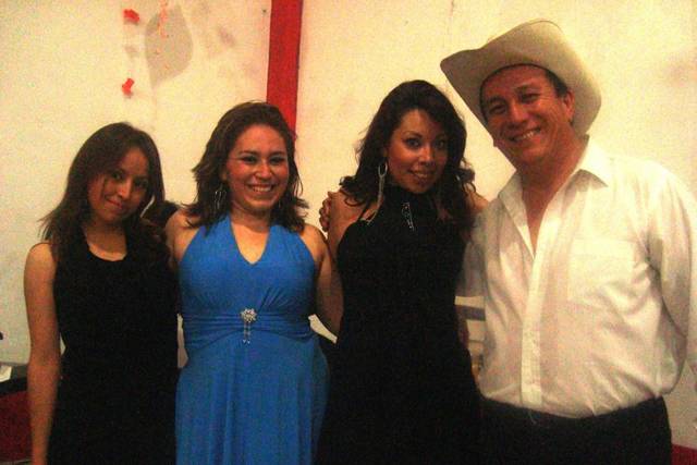 Con 2 bailarinas
