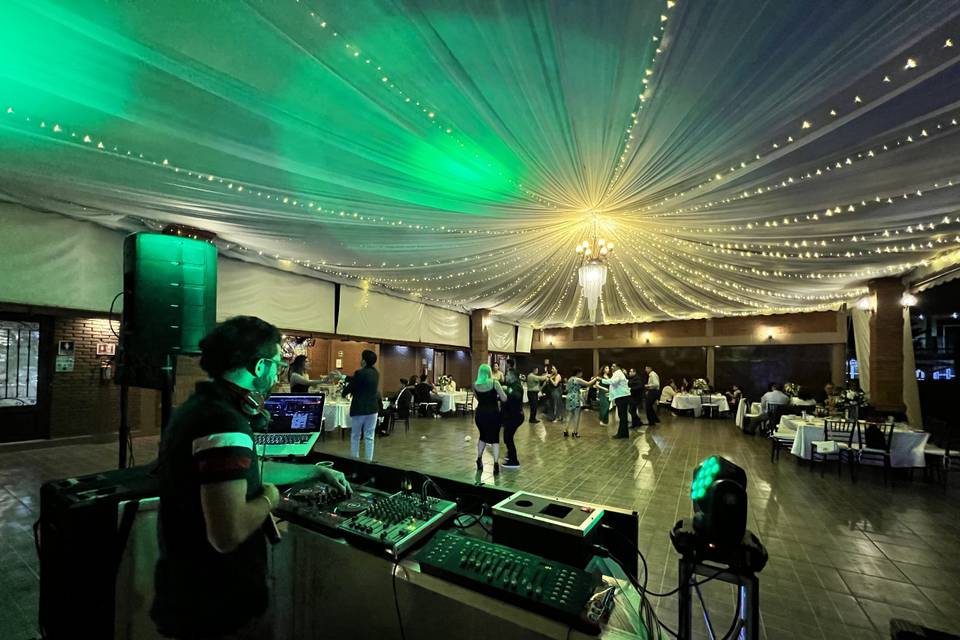 Iniciando el baile en la pista
