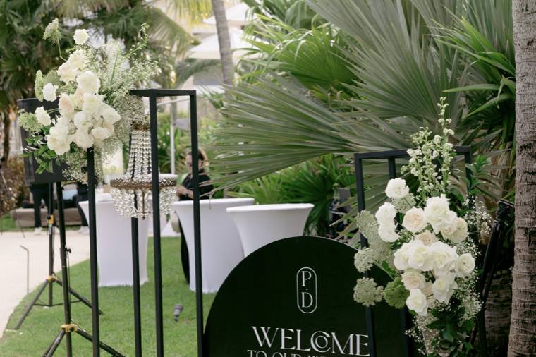 Welcome signs