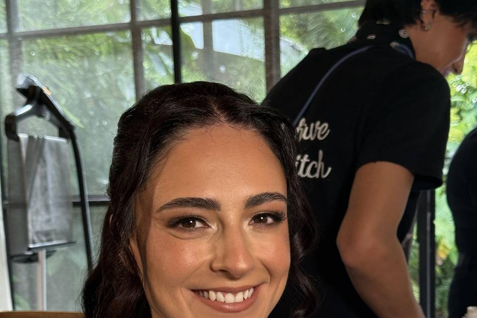Maquillaje y peinado para dama