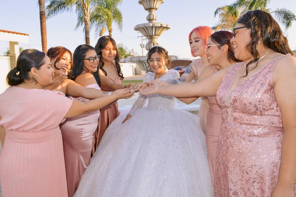 Con las damas de honor