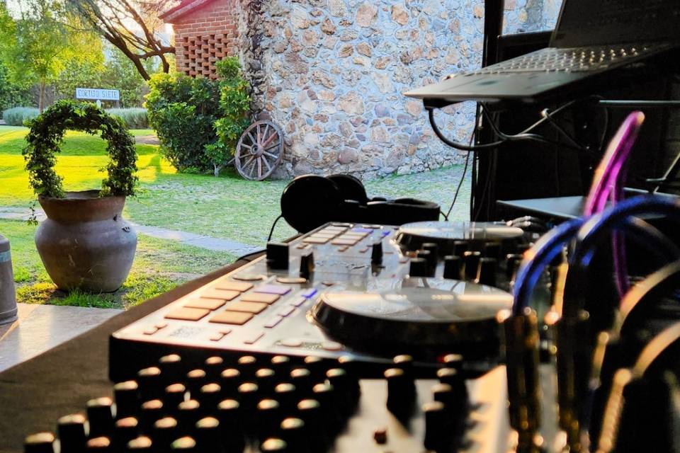 Charlie Sound DJ