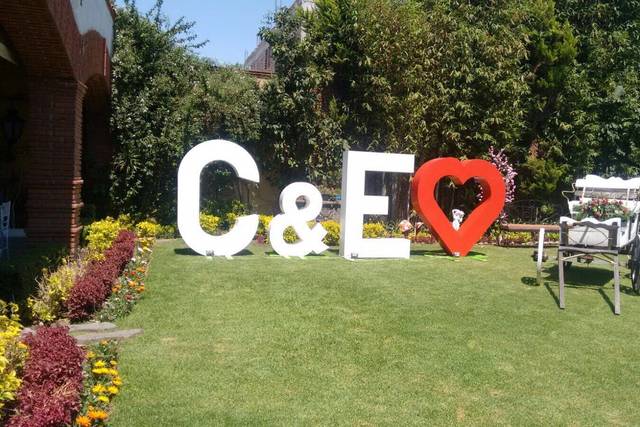 Iniciales mas & y corazón grande