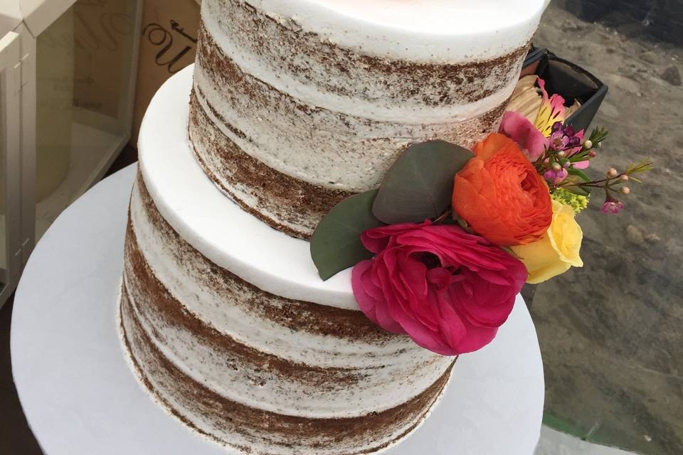 Naked cake con flores frescas