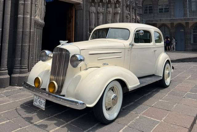 OLDSMOBILE 1939