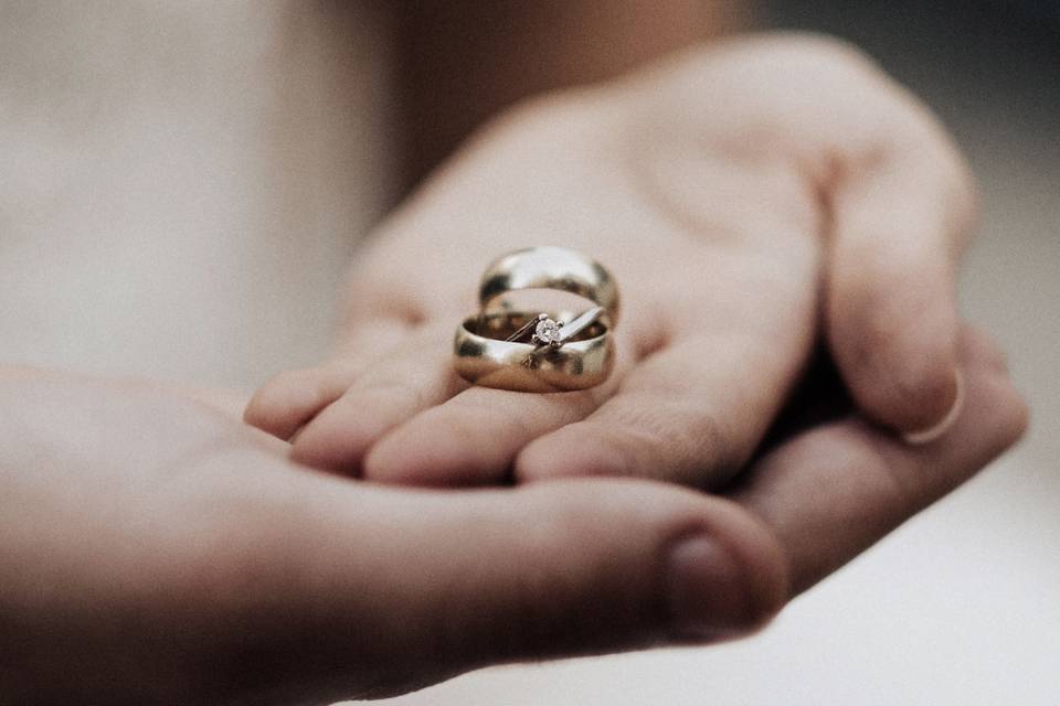 Anillos en la mano