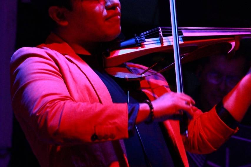 Violín con Banda de Rock