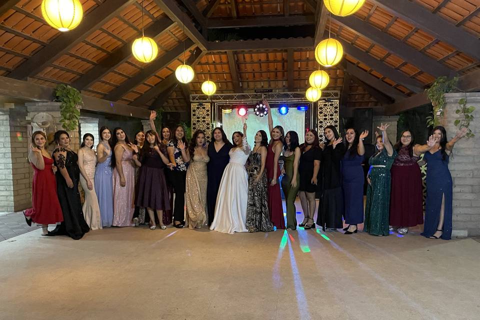 Novia y Amigas