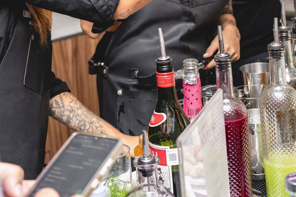 Haciendo cocteles