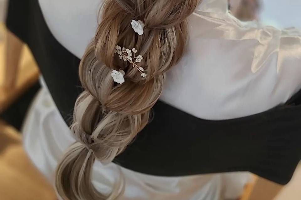 Maquillaje y peinado para novias e invitadas