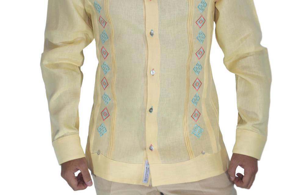 Guayabera con bordado artesanal