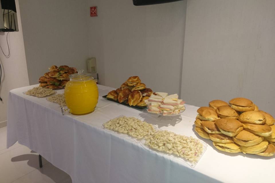 Mesa de bocadillos