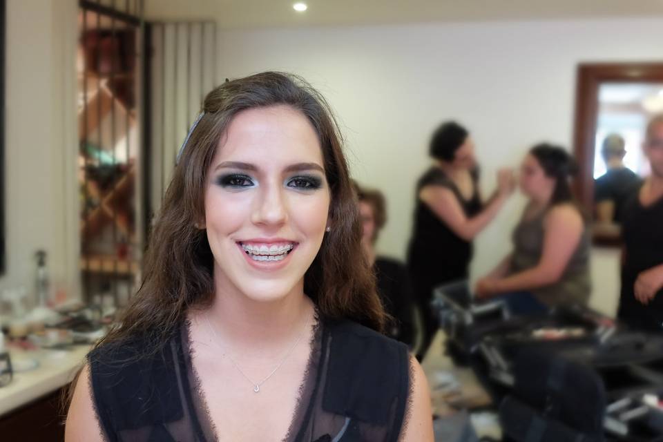 Peinado y maquillaje