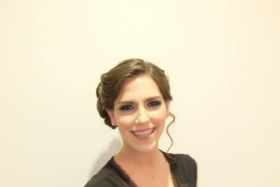 Peinado y maquillaje