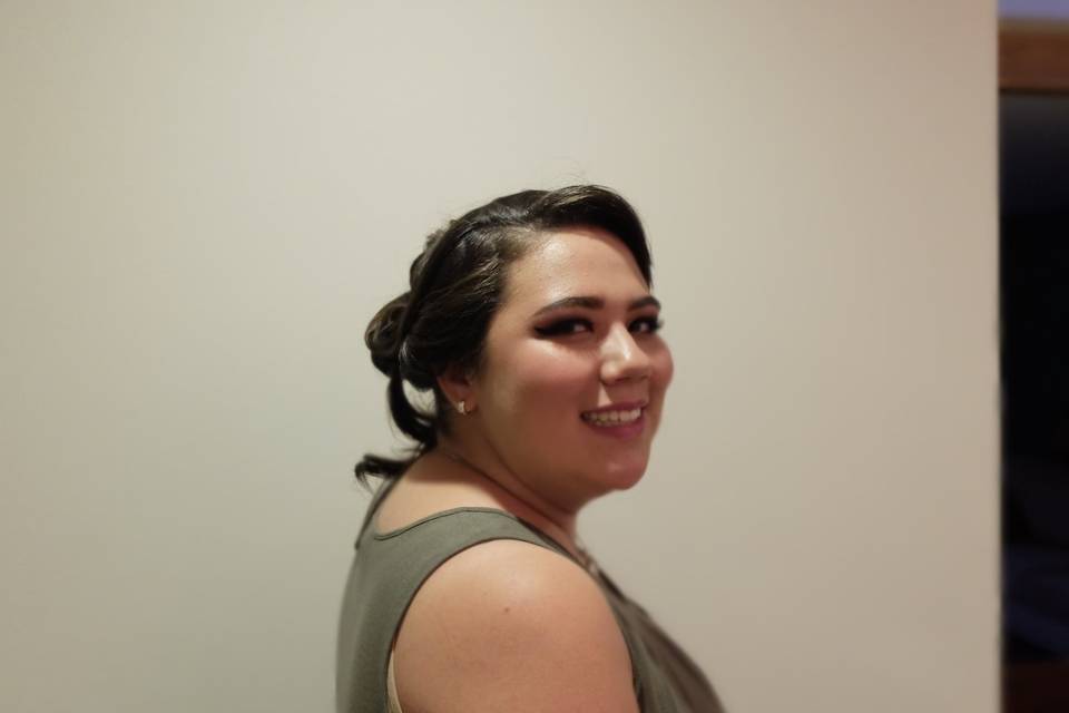Peinado y maquillaje