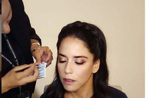 Peinado y maquillaje