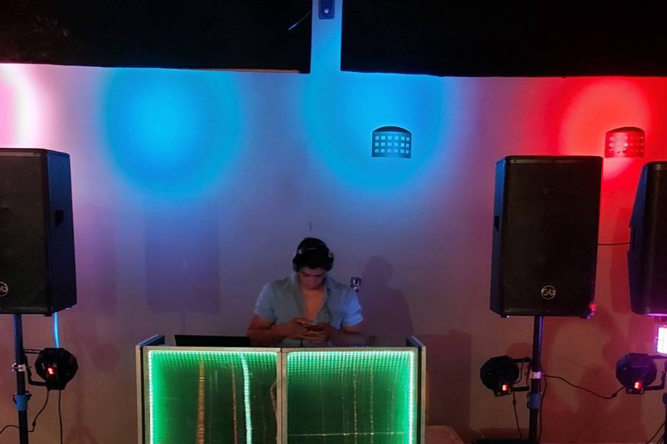 DJ Andrés