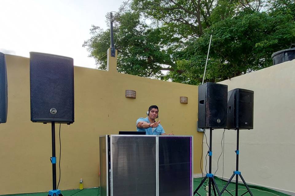 DJ Andrés