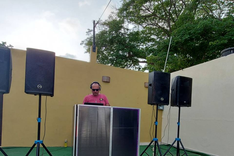 DJ Andrés