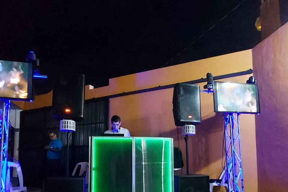 DJ Andrés